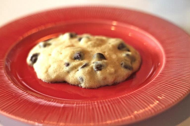 Ou você também pode usar uma colher para fazer raspas de chocolate