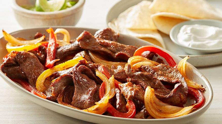 O segredo de boas fajitas de filé é garantir que tudo esteja quente quando for servido