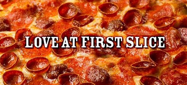 As pizzas de pepperoni Papa John's são conhecidas por seus grandes diâmetros - mesmo as menores podem ser