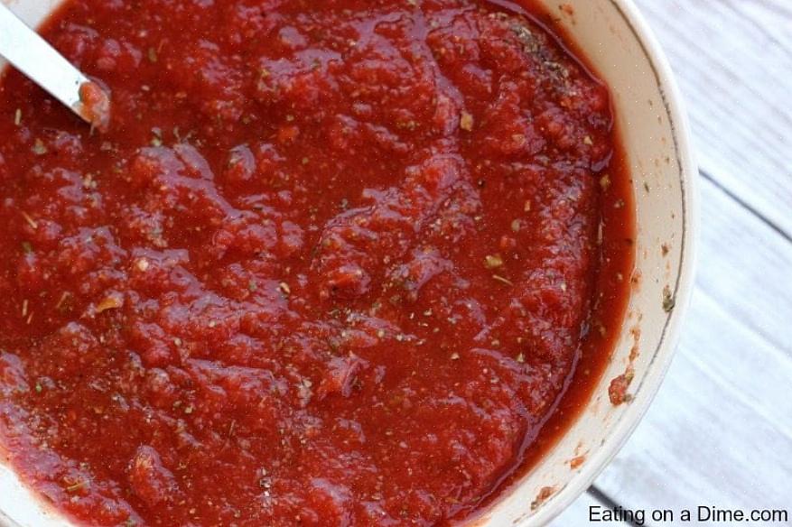 O molho para pizza pode ser feito com tomate em lata