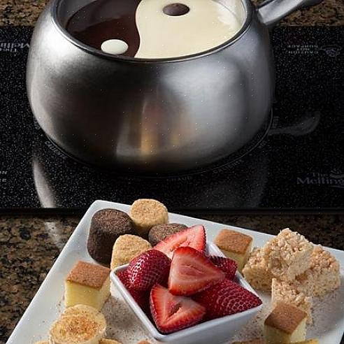 Fondue de chocolate ou fondue de chocolate definitivamente fez seu retorno na lista de comidas populares