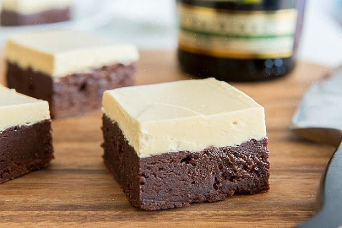 E esta receita de cobertura de creme de manteiga de chocolate branco vai realmente levar o 'bolo'