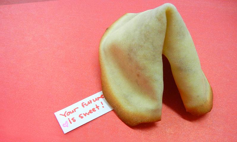 Pense em uma maneira legal de apresentar seus biscoitos da sorte do Dia dos Namorados