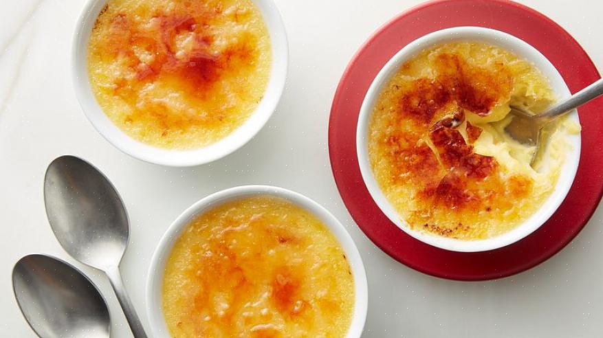 Os ingredientes de que você precisa para o crème brulee são 4 ovos