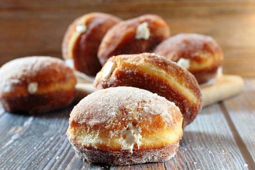 Os ingredientes de que você precisa para os donuts são fermento