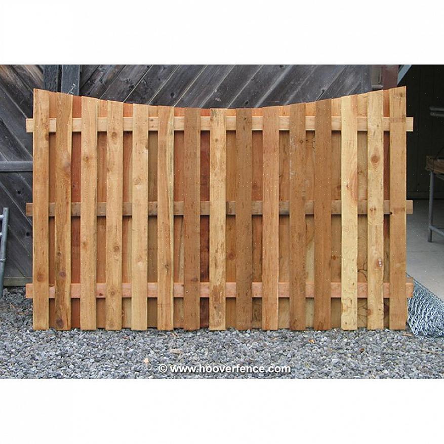 Veja como construir um portão com painéis de madeira tratada