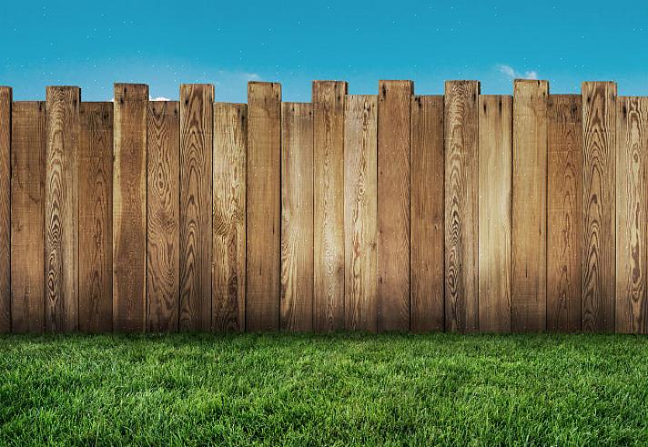 Se você deseja que sua própria cerca de madeira complemente sua casa