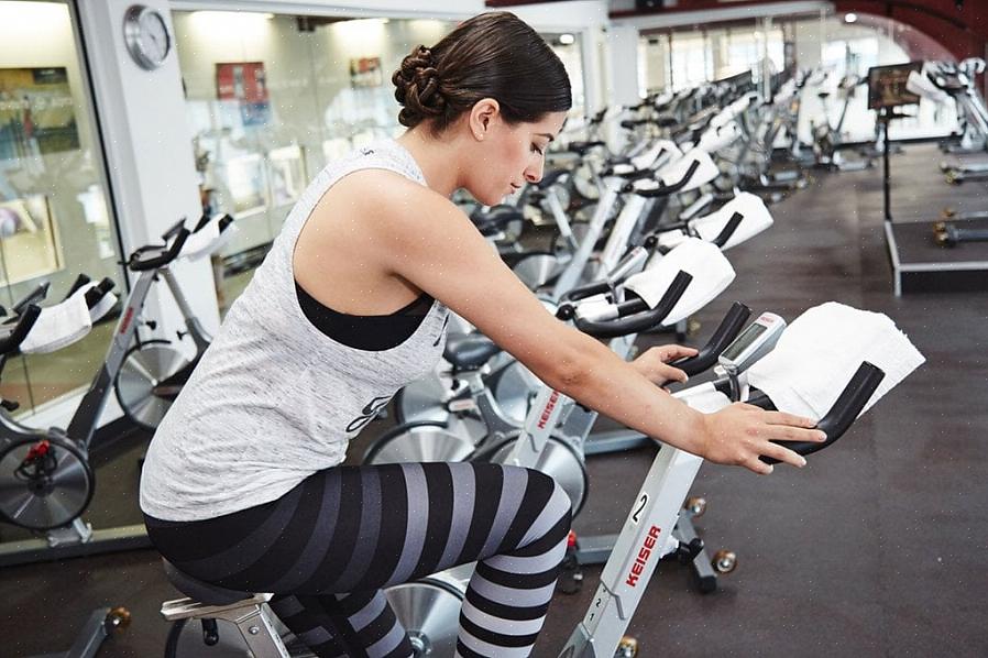 Treino aeróbico com bicicleta ergométrica - esse tipo de treino é melhor se seu objetivo é queimar gordura