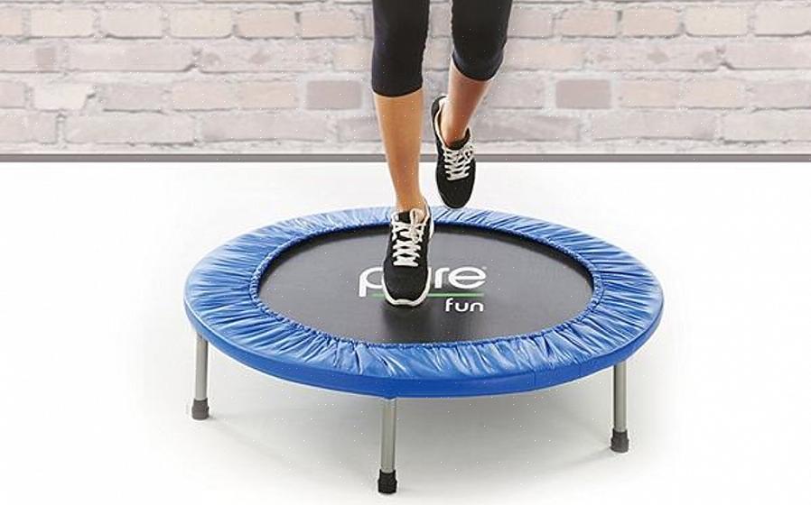 Faça exercícios inovadores em seu mini trampolim para obter um bom tônus corporal