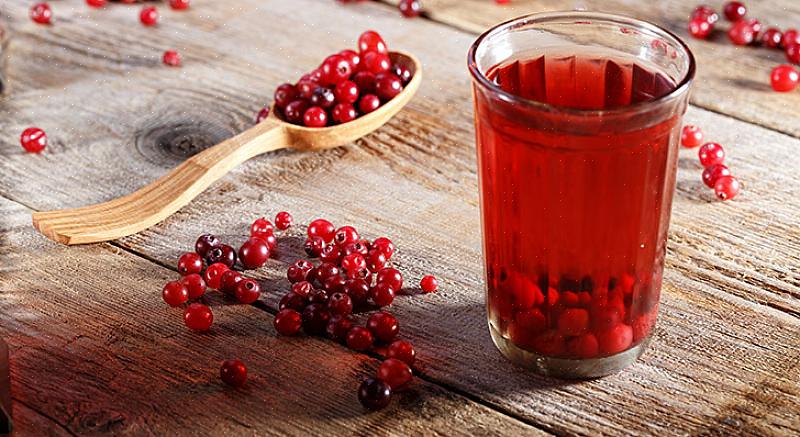 Você aprenderá como tratar pedras na bexiga bebendo suco de cranberry