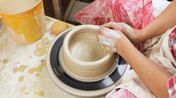 Estas são as coisas de que você precisa para fazer potes de cerâmica