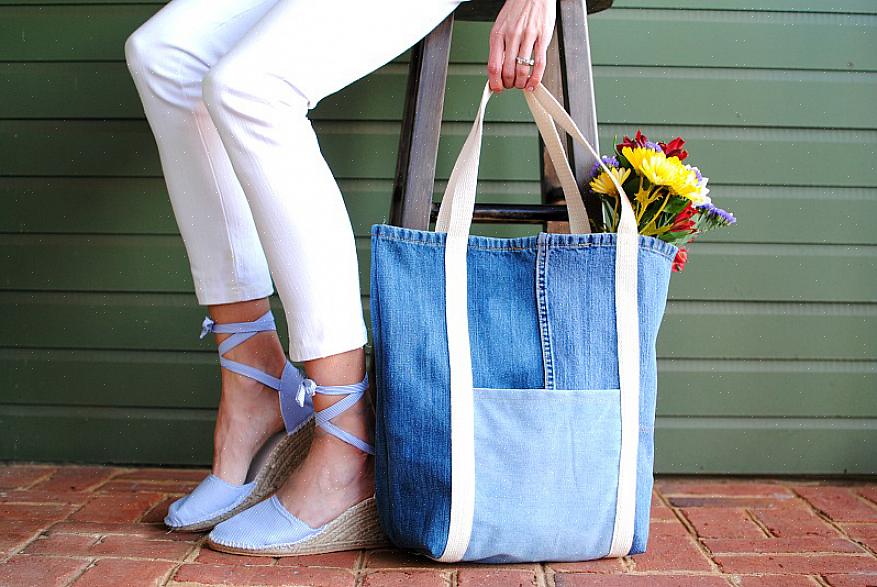 Aqui estão as etapas para fazer sacolas de supermercado com jeans velhos