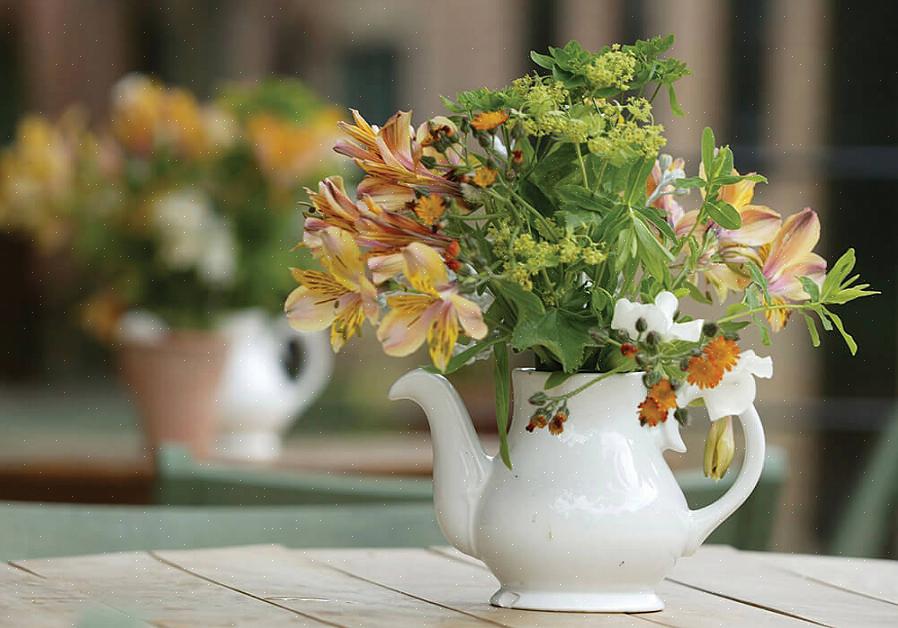 O vaso deve ser bonito para complementar o arranjo floral