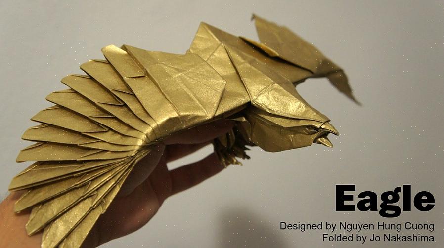 A águia de origami requer a base do sapo