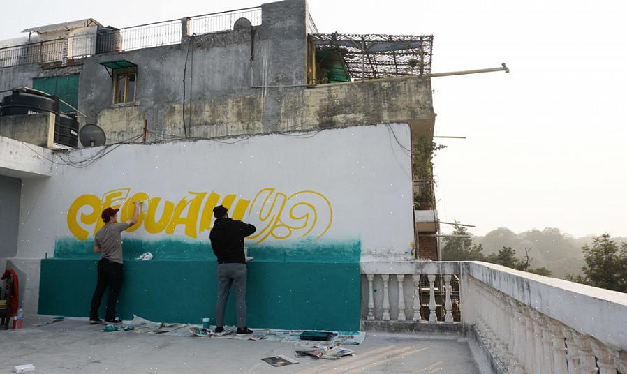 Você pode fazer uma grade semelhante ao esboço no mural da parede