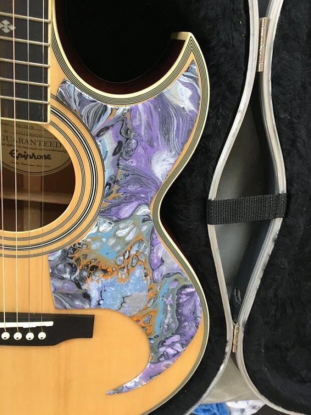 As maneiras de adicionar designs de pintura personalizados em seu violão são limitadas por sua imaginação