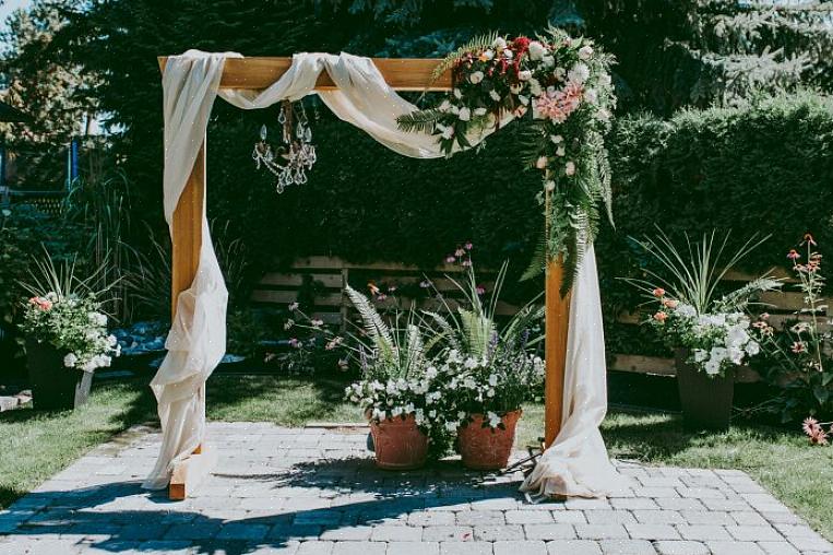 Certifique-se de proteger muito bem a decoração do arco do seu casamento