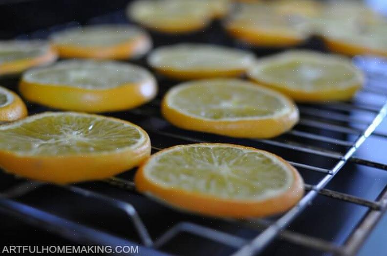 Para fazer fatias de laranja secas usando um desidratador