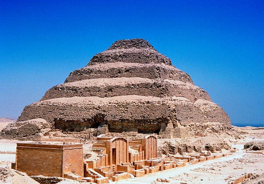 Se você deseja criar sua própria pirâmide Saqqara em miniatura