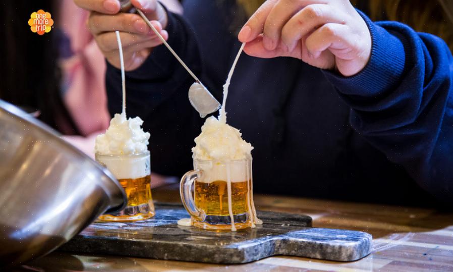 Você precisará de uma caneca de cerveja de vidro limpa