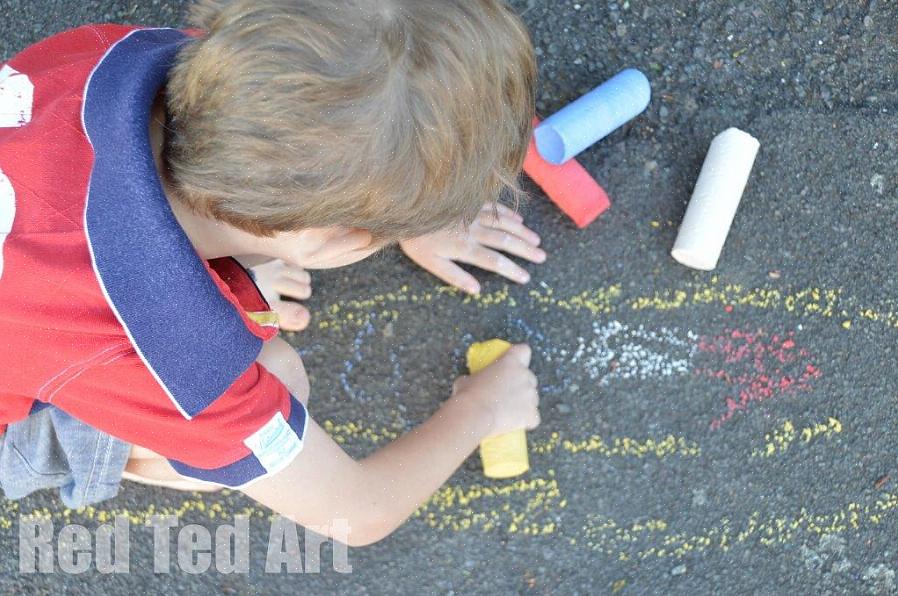 O uso de giz de calçada é uma forma única de pintar