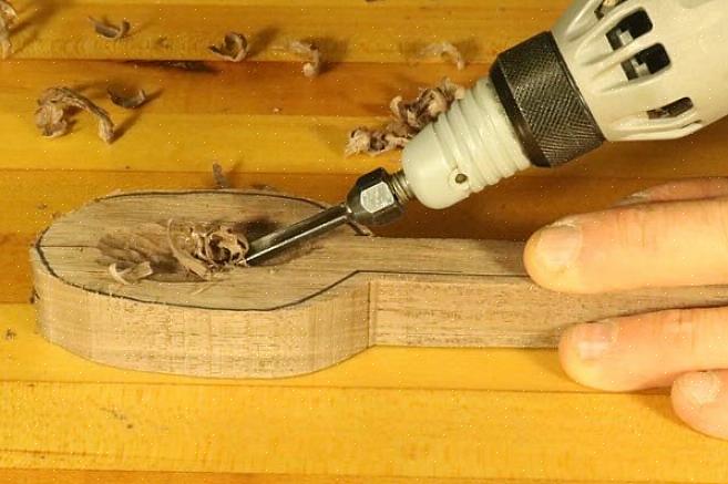 Mesmo se você começar suas habilidades de escultura em madeira com ferramentas elétricas