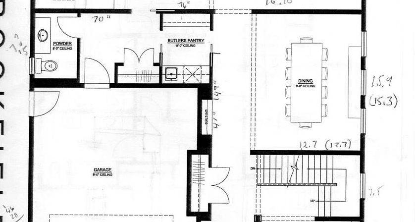 O primeiro passo para construir a despensa do mordomo é encontrar um local onde colocá-la