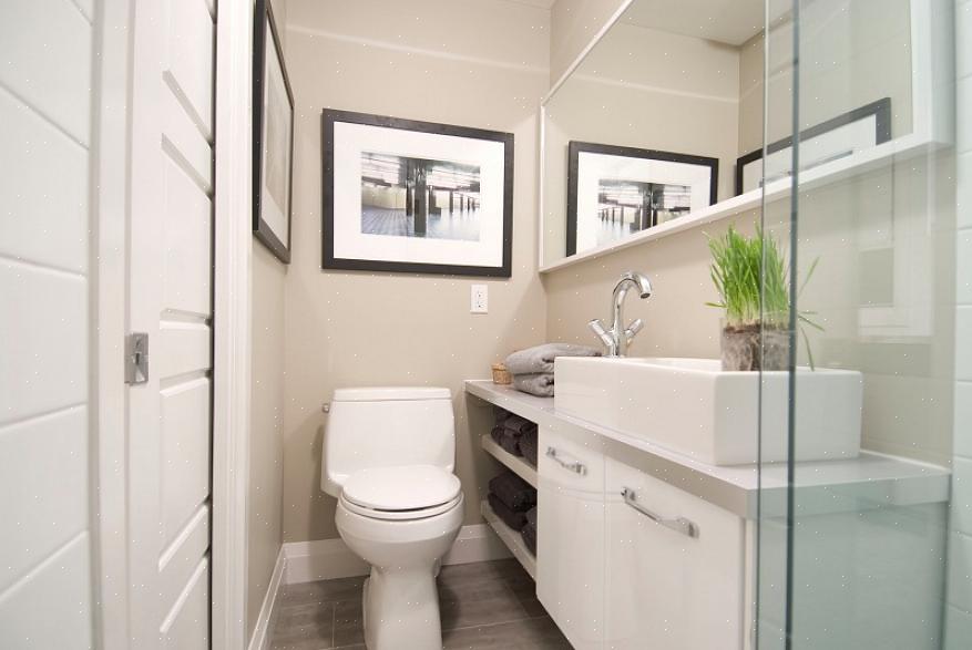 Um pequeno espaço parecerá um par de m2 maior quando você fizer uma reforma no banheiro