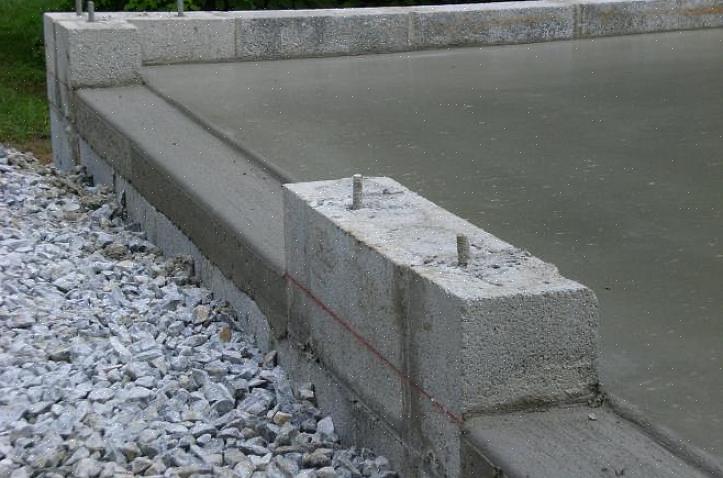 Esses são pequenos blocos de concreto com arames embutidos