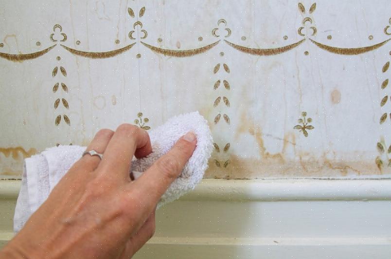 Você ainda pode recuperar o papel de parede removendo as manchas de água