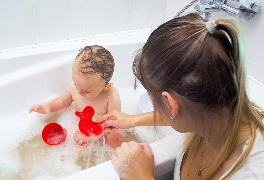 Usando a mesma água do banho com alvejante