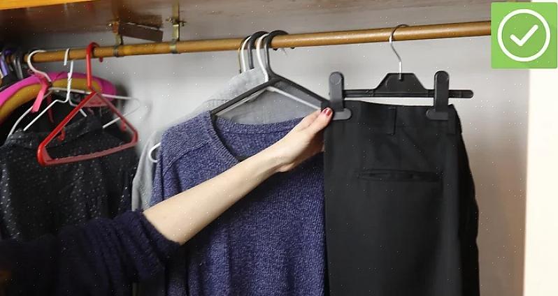 Camisas sociais de maneira adequada não apenas manterá seu quarto organizado