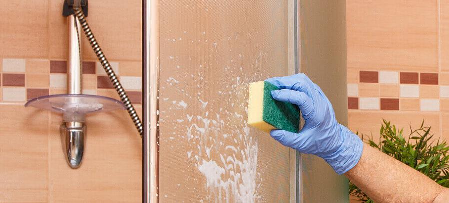 Veja como limpar portas de chuveiros com produtos naturais