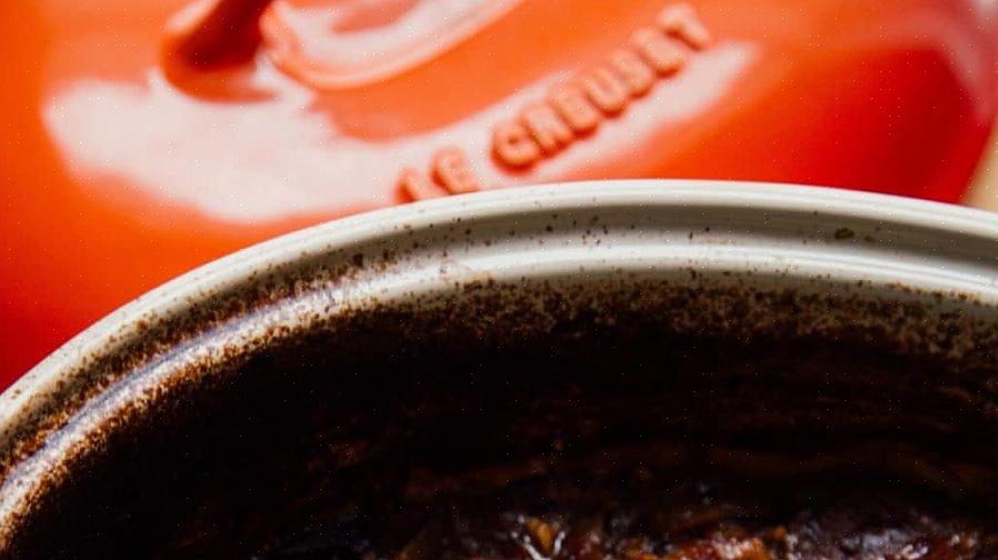 Para saber mais sobre como limpar seus potes Le Creuset naturalmente