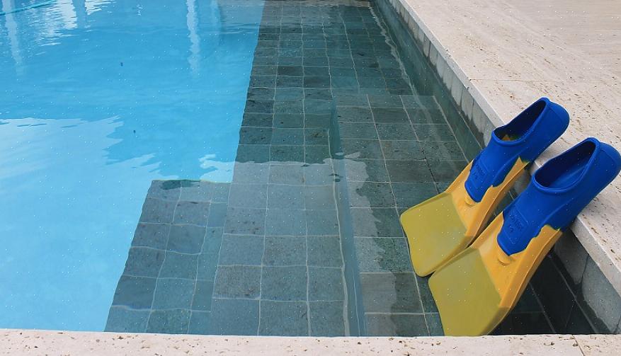 É fácil esquecer que os ladrilhos da piscina também são essenciais para tornar a sua piscina agradável