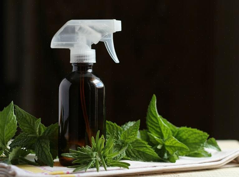 Praticamente qualquer óleo perfumado pode ser usado para fazer um spray perfumado para ambientes