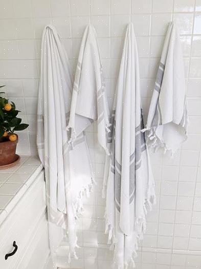 Usar um detergente mais suave limpará qualquer resíduo de detergente que as toalhas felpudas possam reter