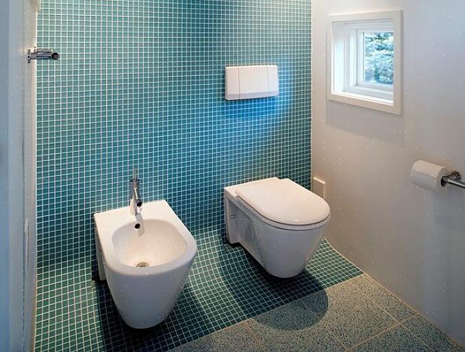 Aqui estão as etapas sobre como você pode criar seu próprio limpador de azulejos de banheiro