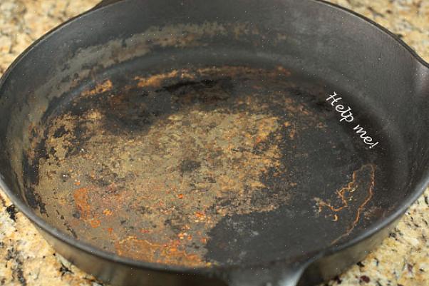 Nunca coloque a frigideira de ferro fundido na máquina de lavar louça