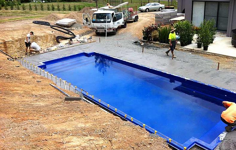 A instalação de uma piscina no solo é um projeto divertido se você conhece bem a escavação