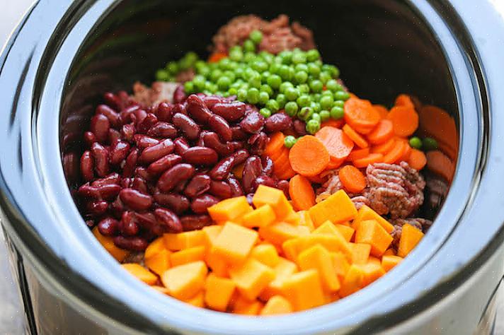 Abaixo estão algumas idéias para fazer uma comida de cachorro mais saudável