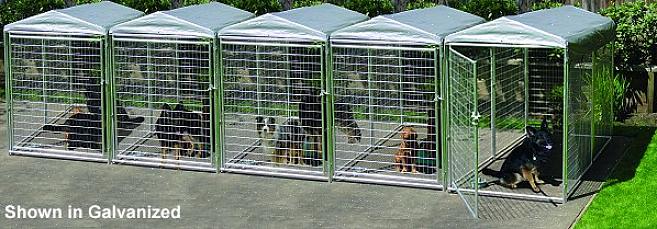 Você precisa de quatro peças de 4 "x 4" para seus postes de canto