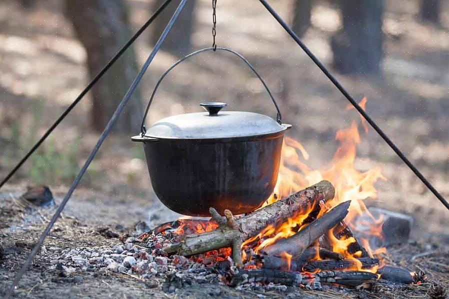 Prenda a alça holandesa do forno ao gancho S na extensão da corrente para a etapa de acabamento na montagem