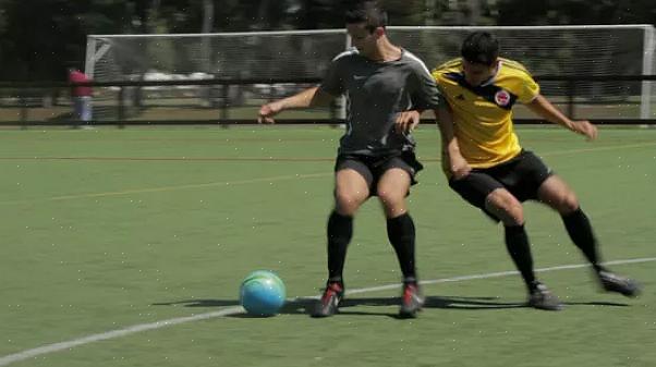 Uma ótima maneira de praticar o drible é estabelecer uma linha de cones