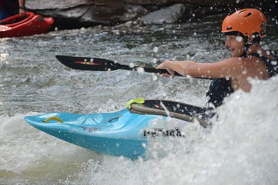 Certifique-se de mencionar "whitewater" porque eles podem dar o preço de um caiaque para outro tipo