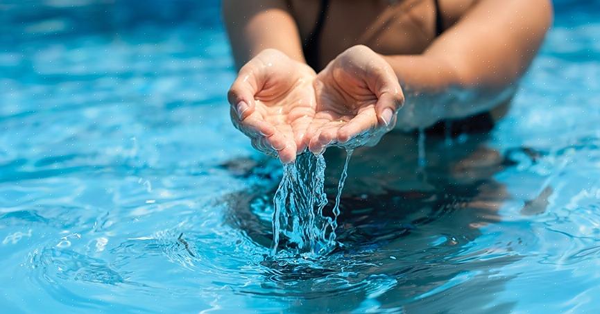 A manutenção regular de uma piscina infantil o ajudará a manter a água da piscina infantil limpa