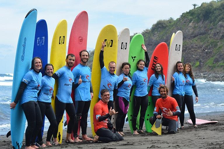 Existem ótimas escolas de surf na costa da França