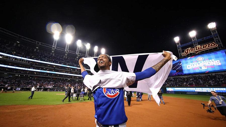 A primeira equipe a vencer 4 jogos na World Series de beisebol é então premiada com o Troféu da World Series