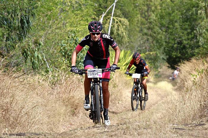 Os varejistas ou fabricantes provavelmente lerão sua proposta de patrocínio para o mountain bike