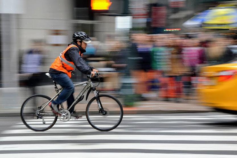 Você precisará colocar sua bicicleta em uma barra de reparo ou suporte